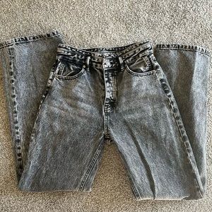 loose fitting jeans distressed
